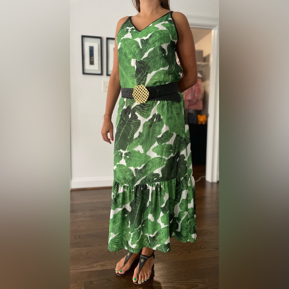 Relax green banana leaves maxi dress. - Picture 3 of 7